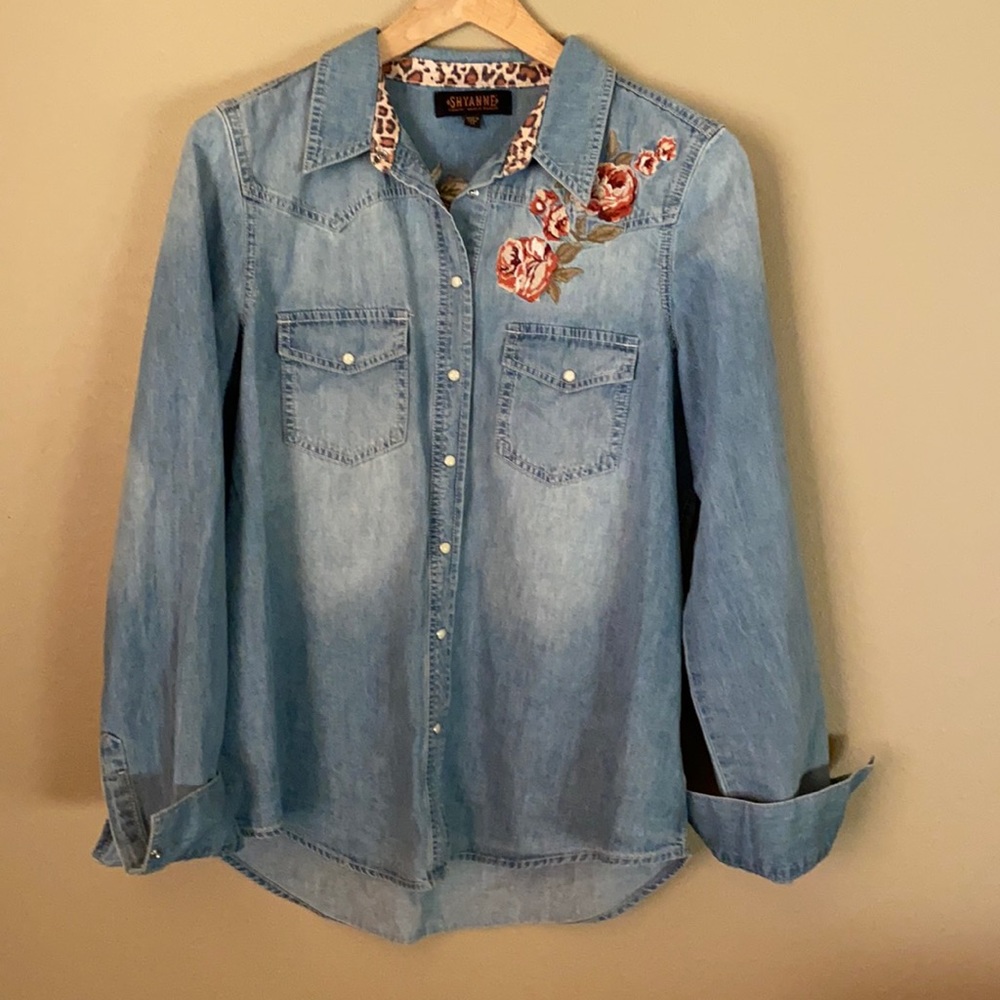 Women’s Shyanne Denim Embroidered Shirt w/ Snaps